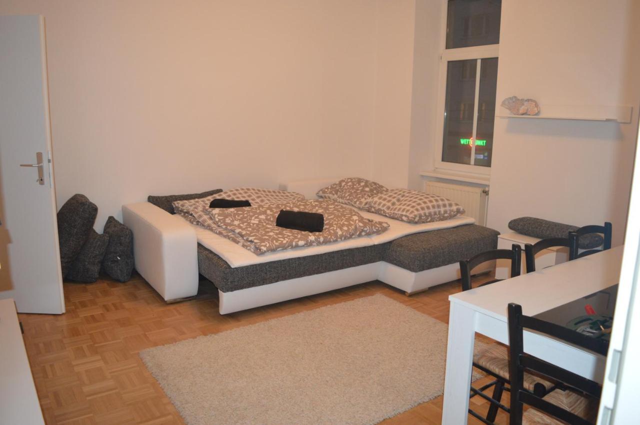Nette Altbauwohnung Nur 10 Min Von Der City Vienna Exterior photo